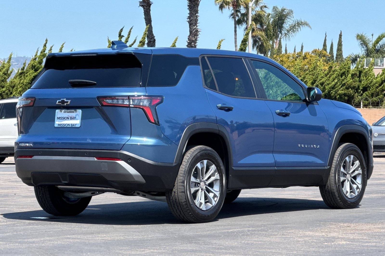 2025 Chevrolet Equinox LT photo 4