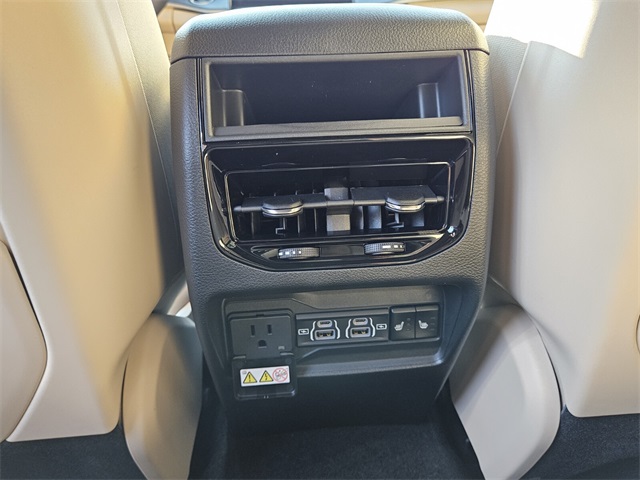 2025 Jeep Grand Cherokee Limited photo 8