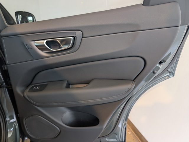 2026 Volvo XC60 B5 Plus photo 23