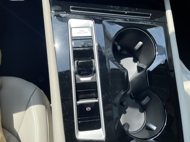 2025 Volkswagen Atlas SEL Premium R-Line photo 18