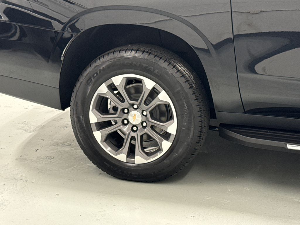 2025 Chevrolet Suburban LT photo 11