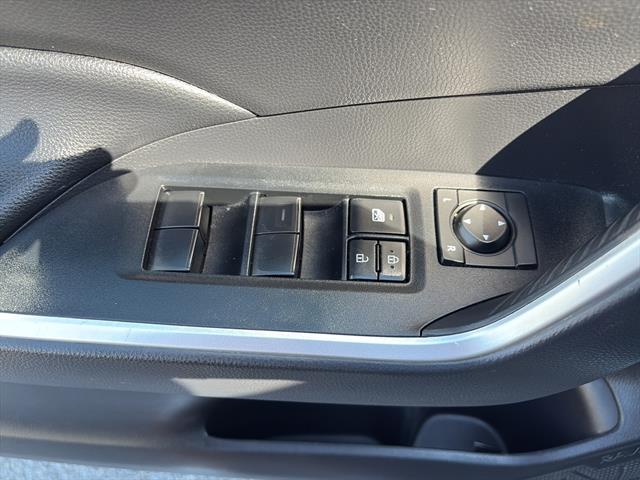 2019 Toyota RAV4 XLE photo 14