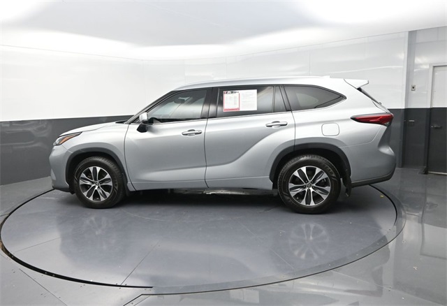 2022 Toyota Highlander XLE photo 3