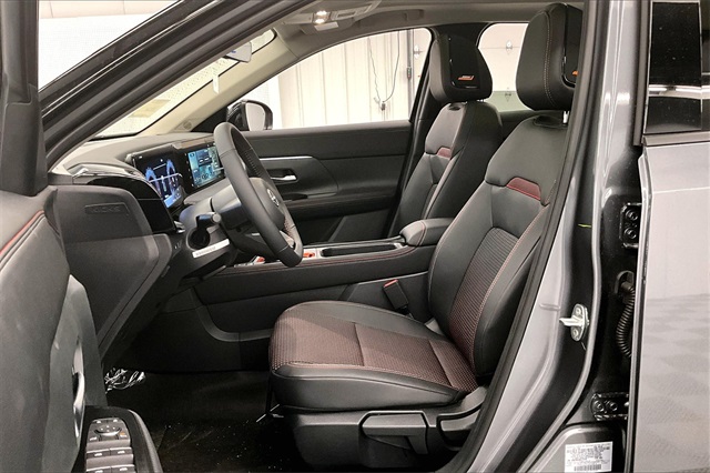 2025 Nissan Kicks SR photo 9