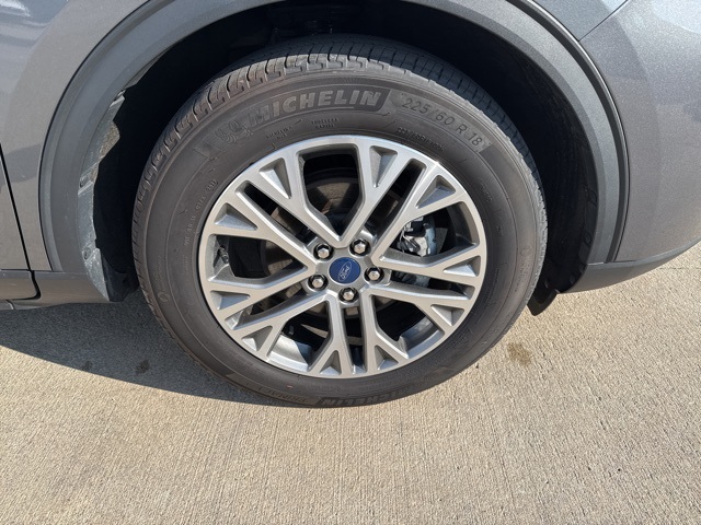 2022 Ford Escape SEL photo 9