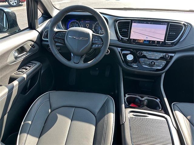 2026 Chrysler Pacifica Limited photo 14