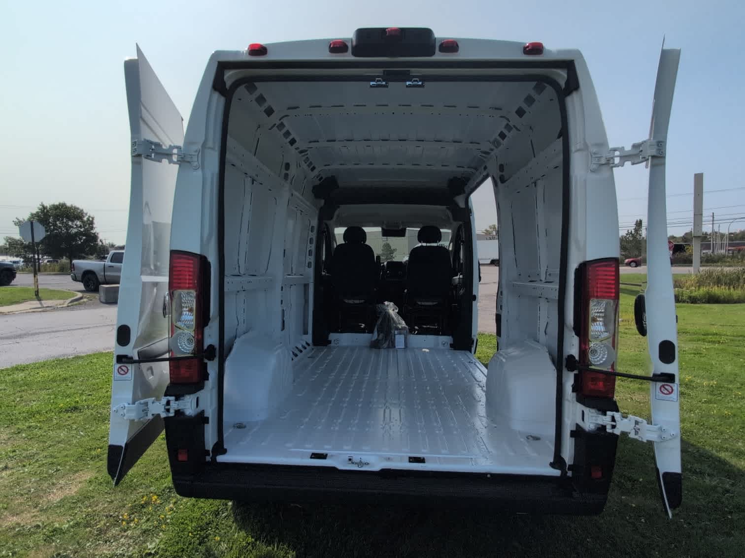 2025 Ram ProMaster 1500 photo 9