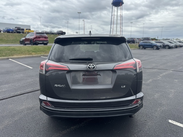 2018 Toyota RAV4 LE photo 4