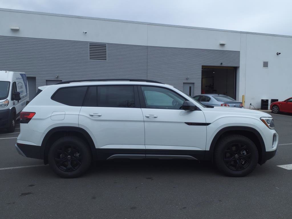 2025 Volkswagen Atlas Peak Edition photo 19