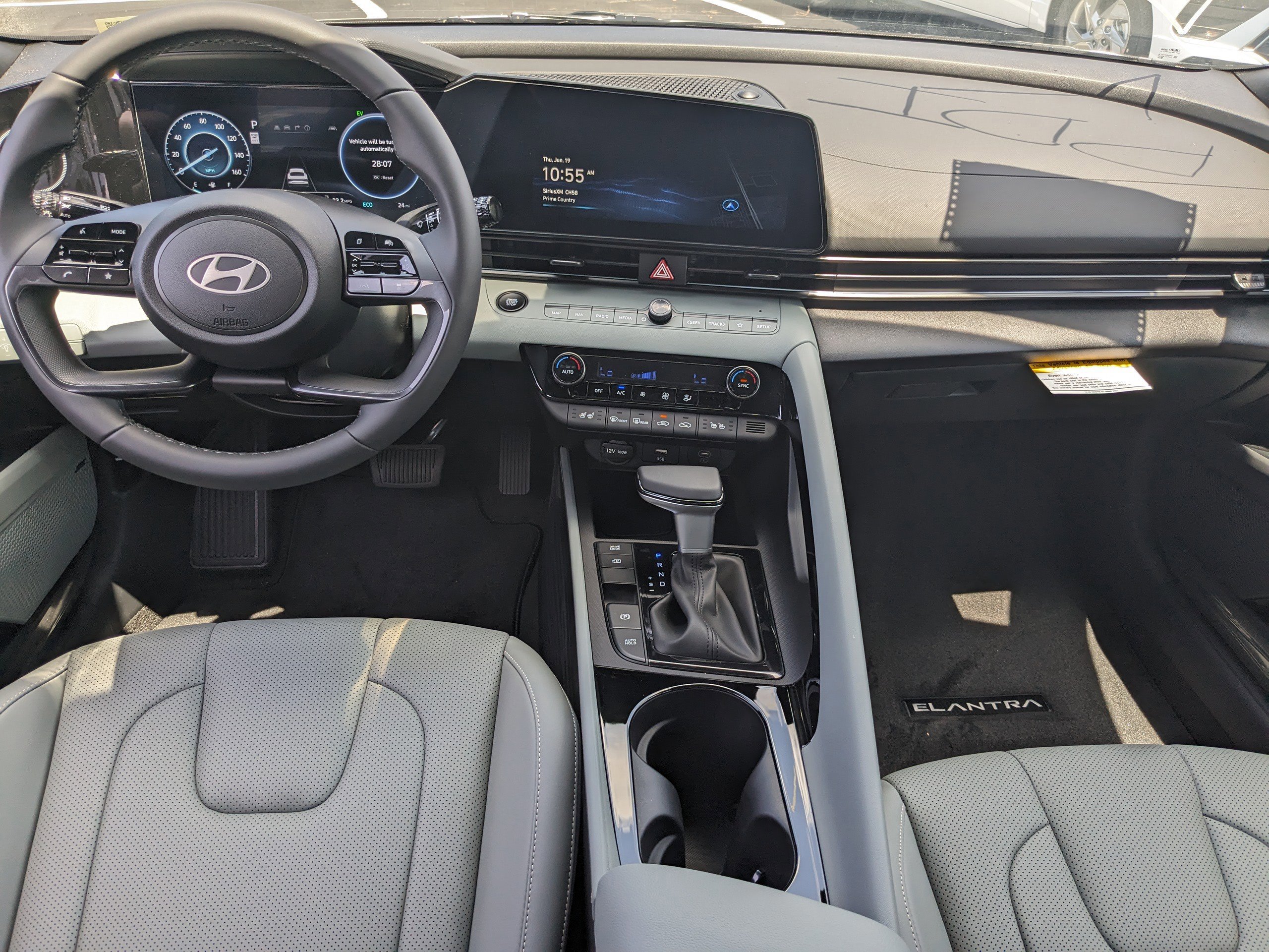 2025 Hyundai Elantra Hybrid Limited photo 12