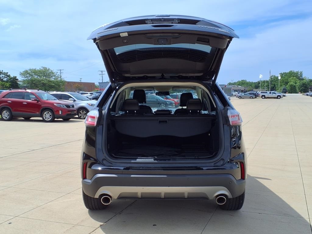 2020 Ford Edge Titanium photo 28