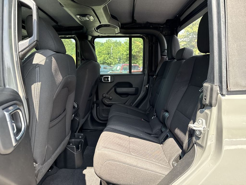 2023 Jeep Gladiator Sport photo 24