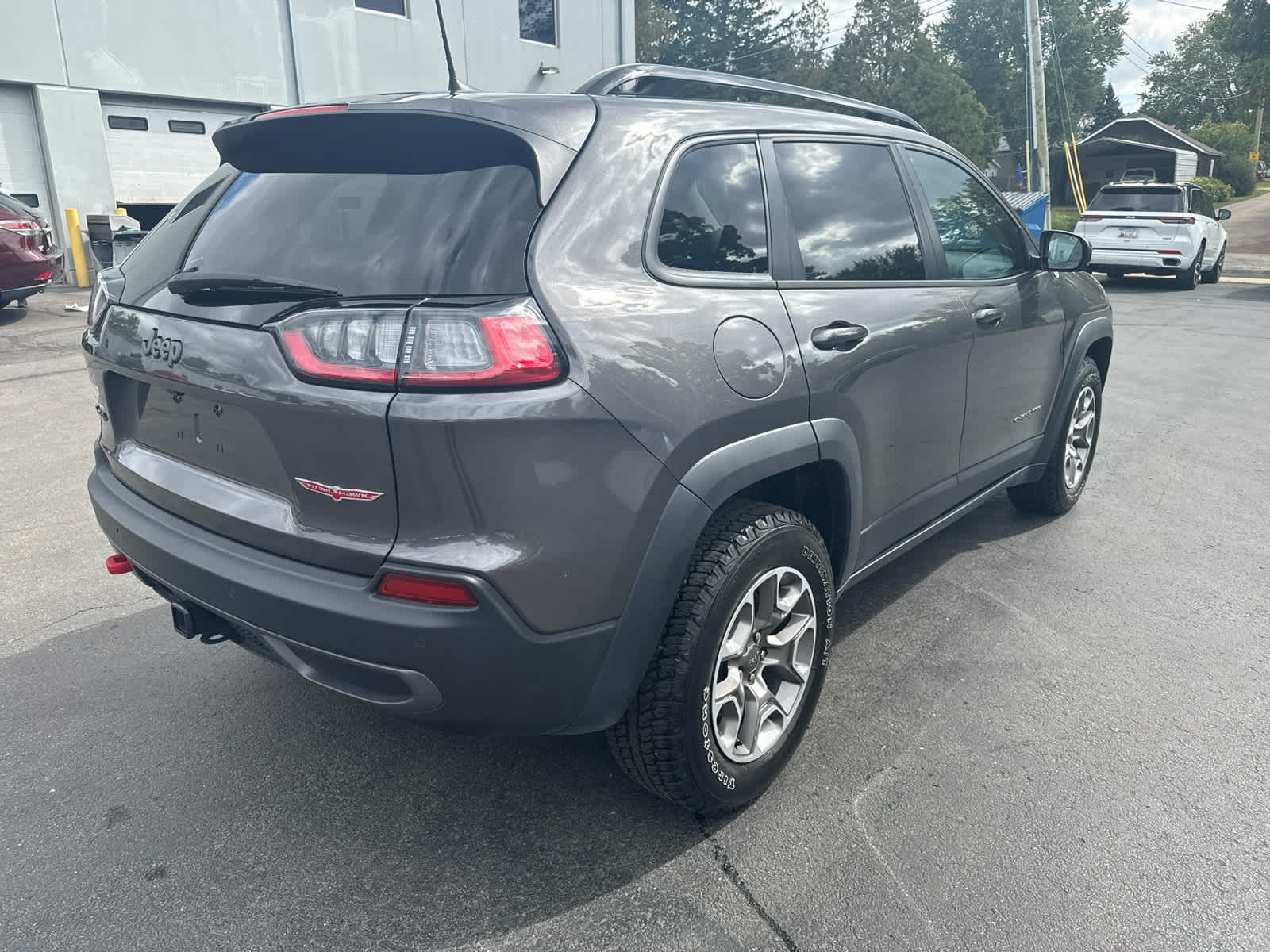2022 Jeep Cherokee Trailhawk photo 2