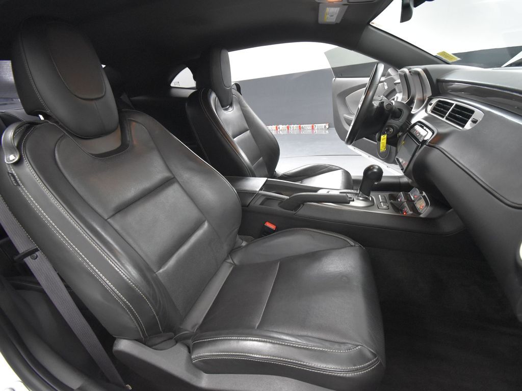 2013 Chevrolet Camaro 2LT photo 36