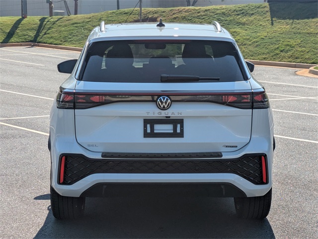 2025 Volkswagen Tiguan SEL R-Line Black photo 3
