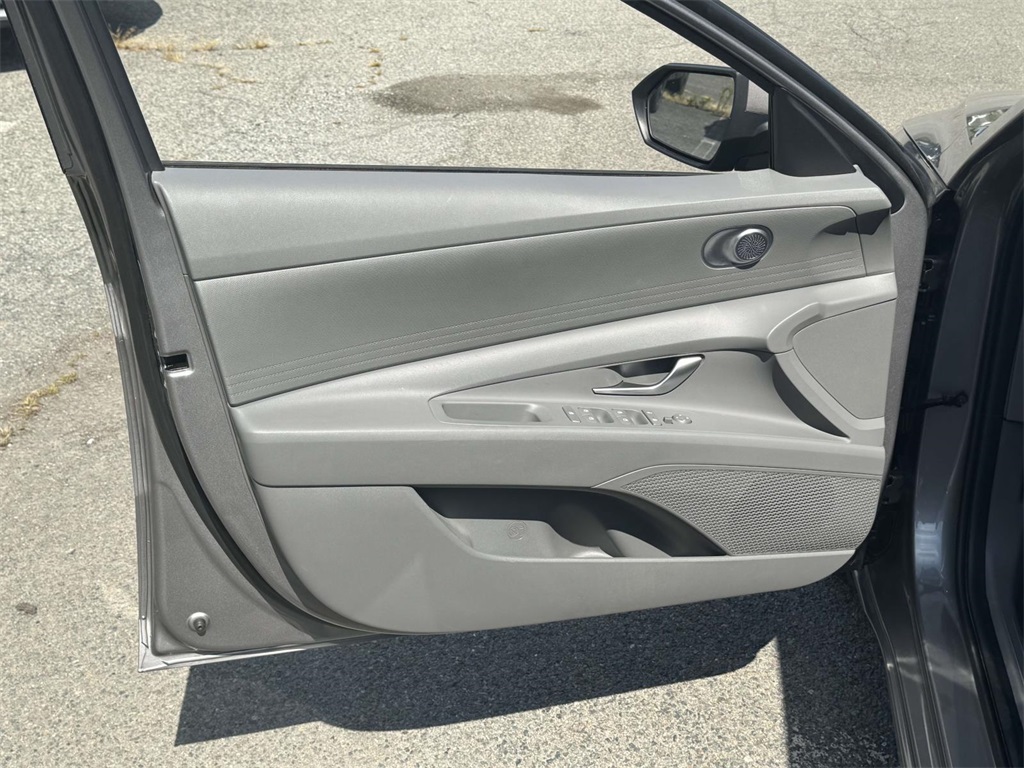 2023 Hyundai Elantra SE photo 14