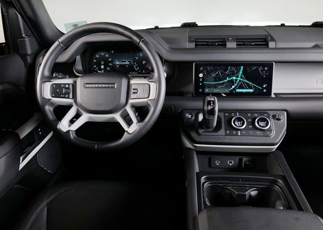 2024 Land Rover Defender 90 S photo 13