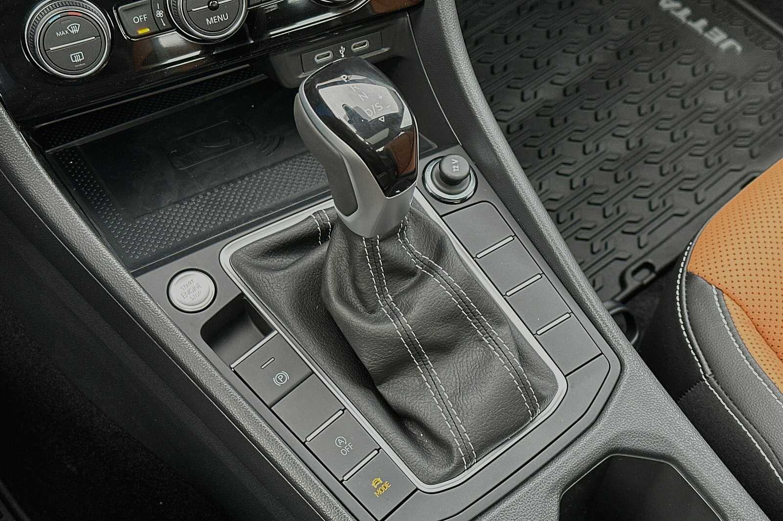 2024 Volkswagen Jetta 1.5T SEL photo 19