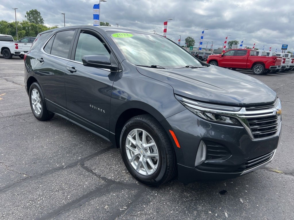 Used 2022 Chevrolet Equinox LT with VIN 2GNAXKEV2N6122249 for sale in Clinton, MI