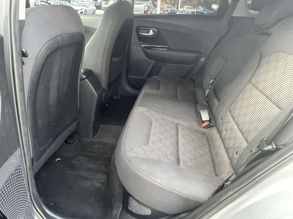 2020 Kia Niro LXS photo 9