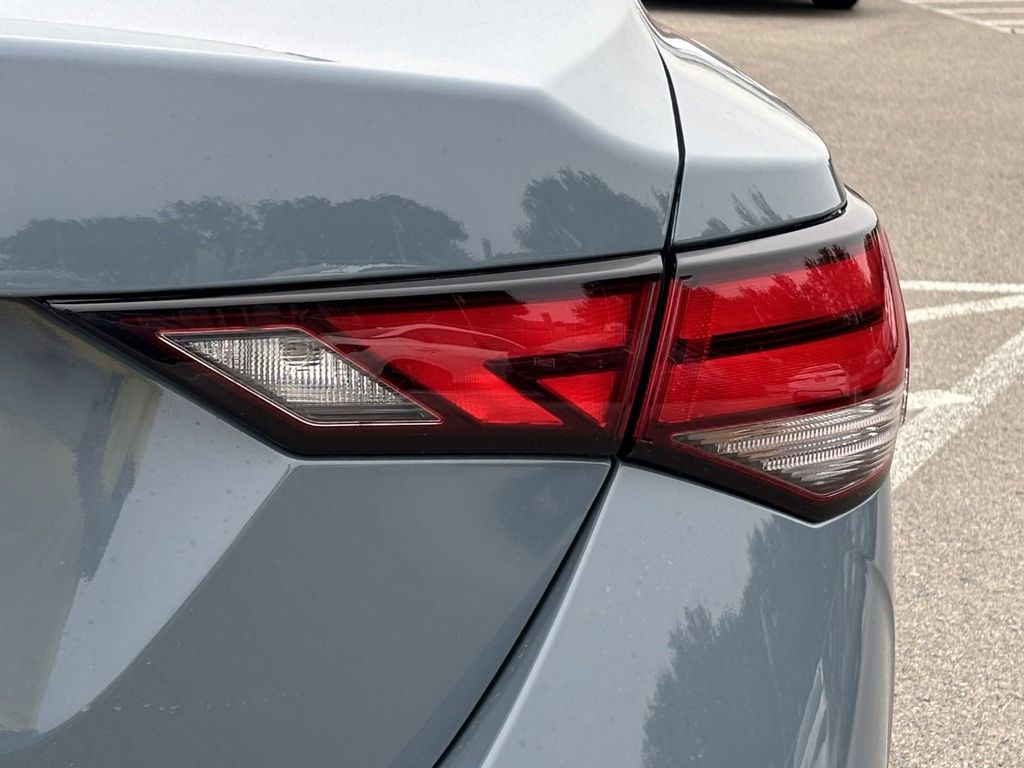 2025 Nissan Sentra SV photo 4