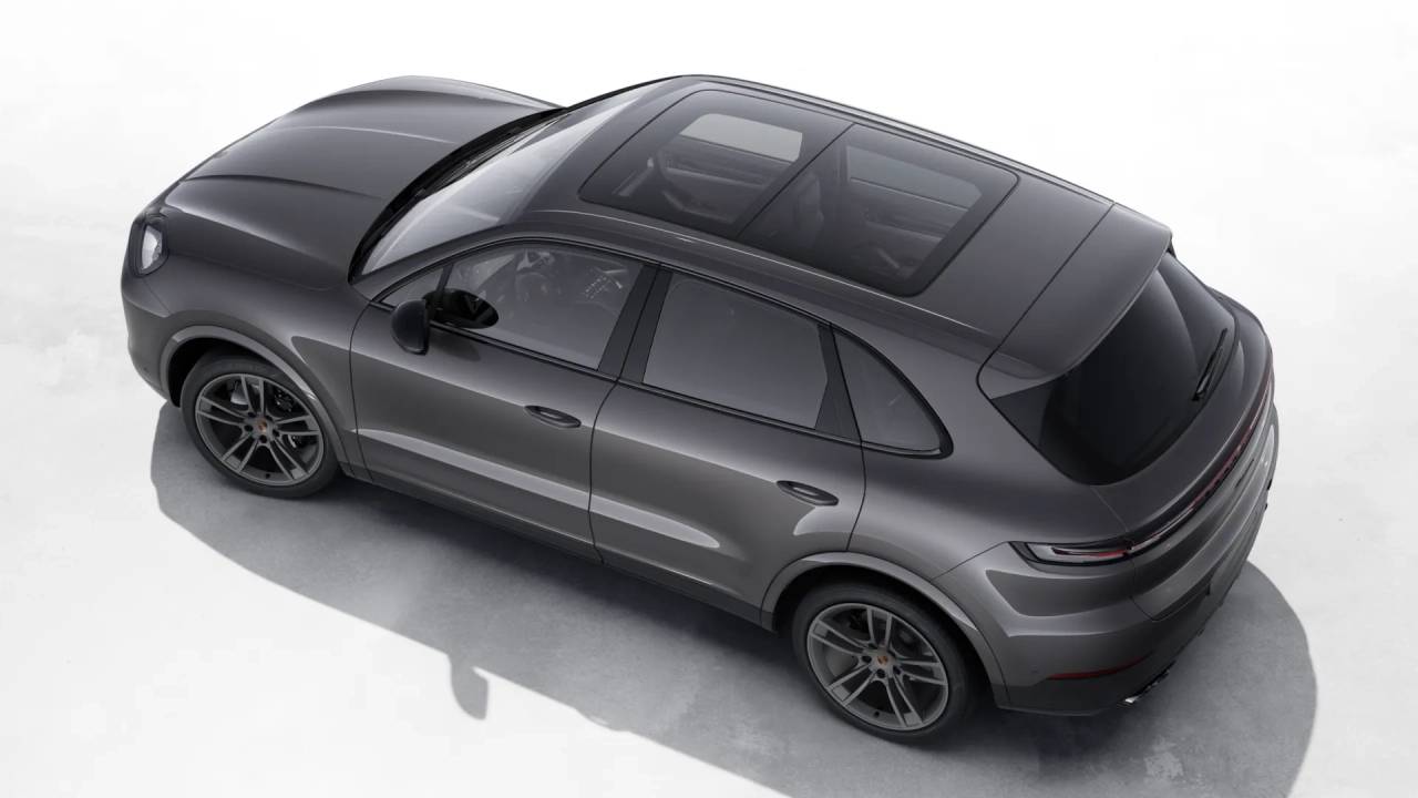 2026 Porsche Cayenne photo 2