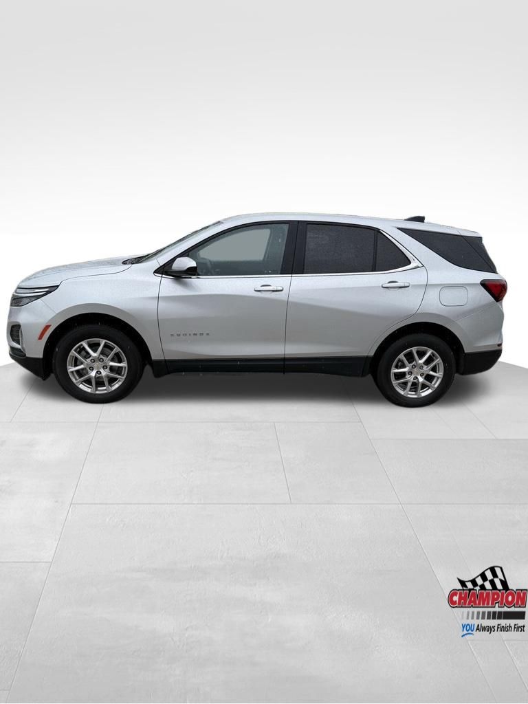 2022 Chevrolet Equinox LT photo 3