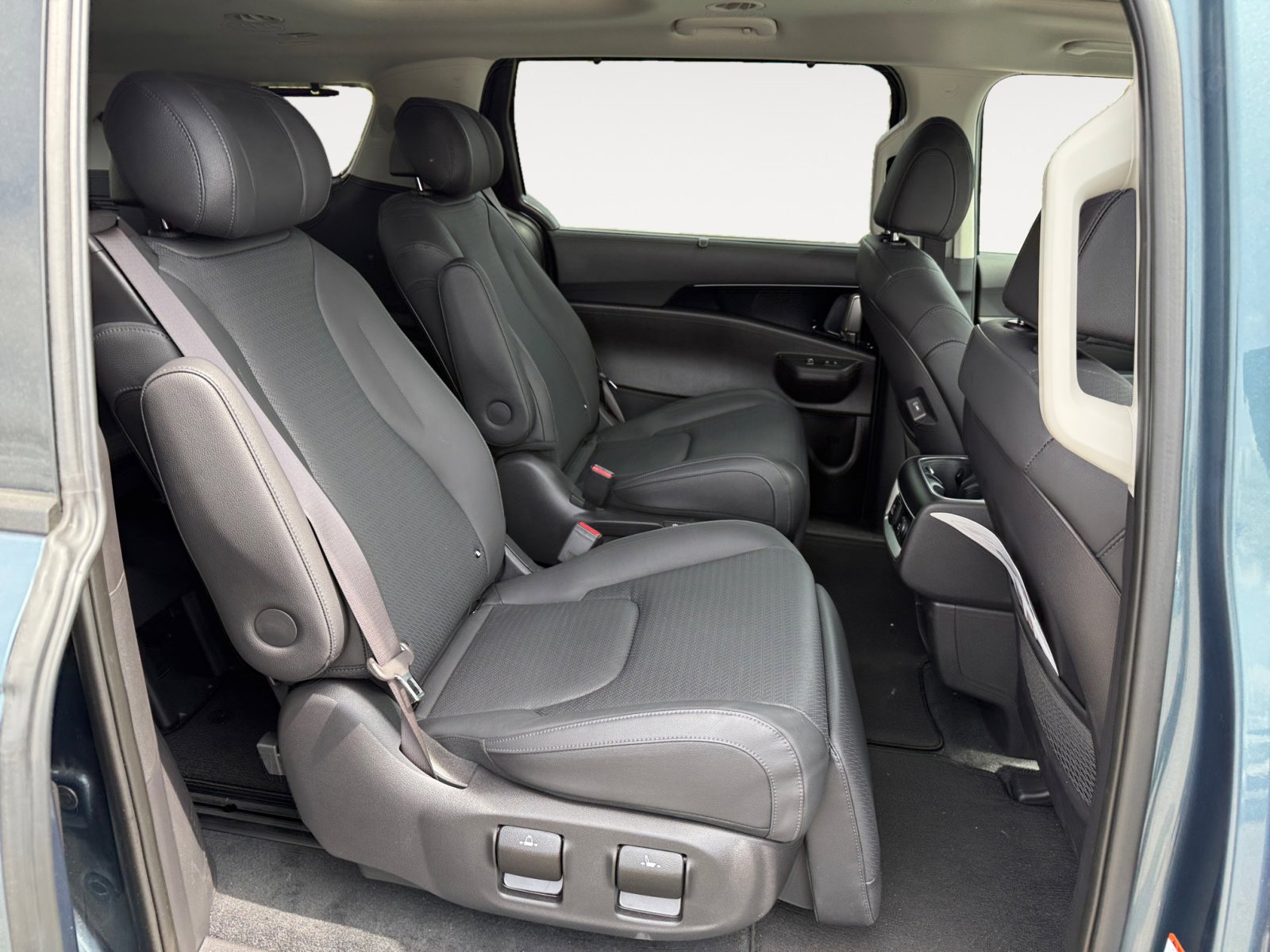 2025 Kia Carnival SX Prestige photo 17