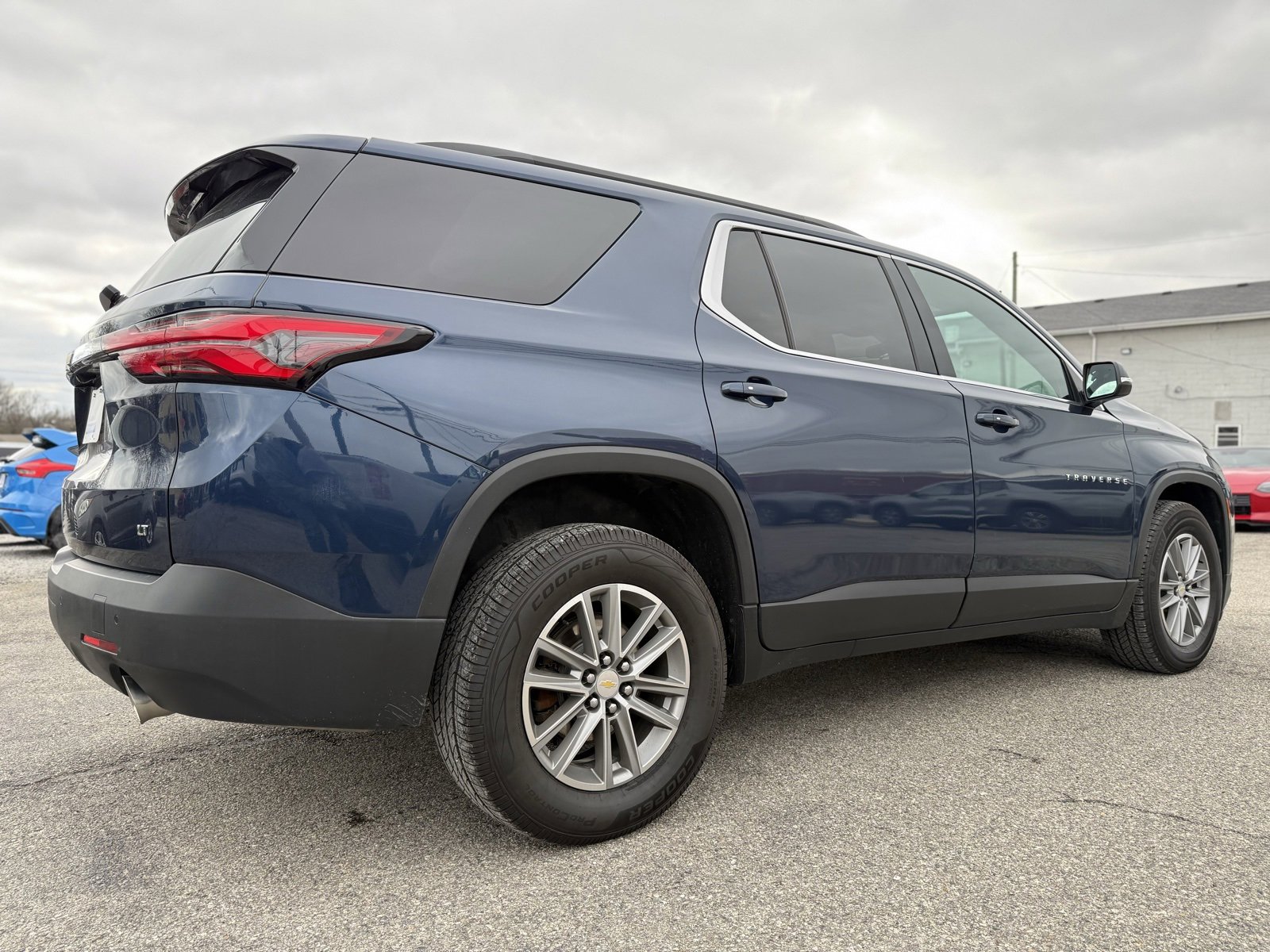 2022 Chevrolet Traverse Cloth photo 3