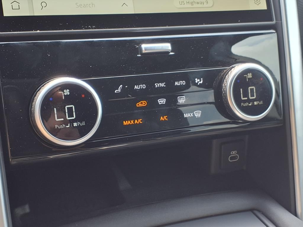 2025 Land Rover Discovery SE photo 13