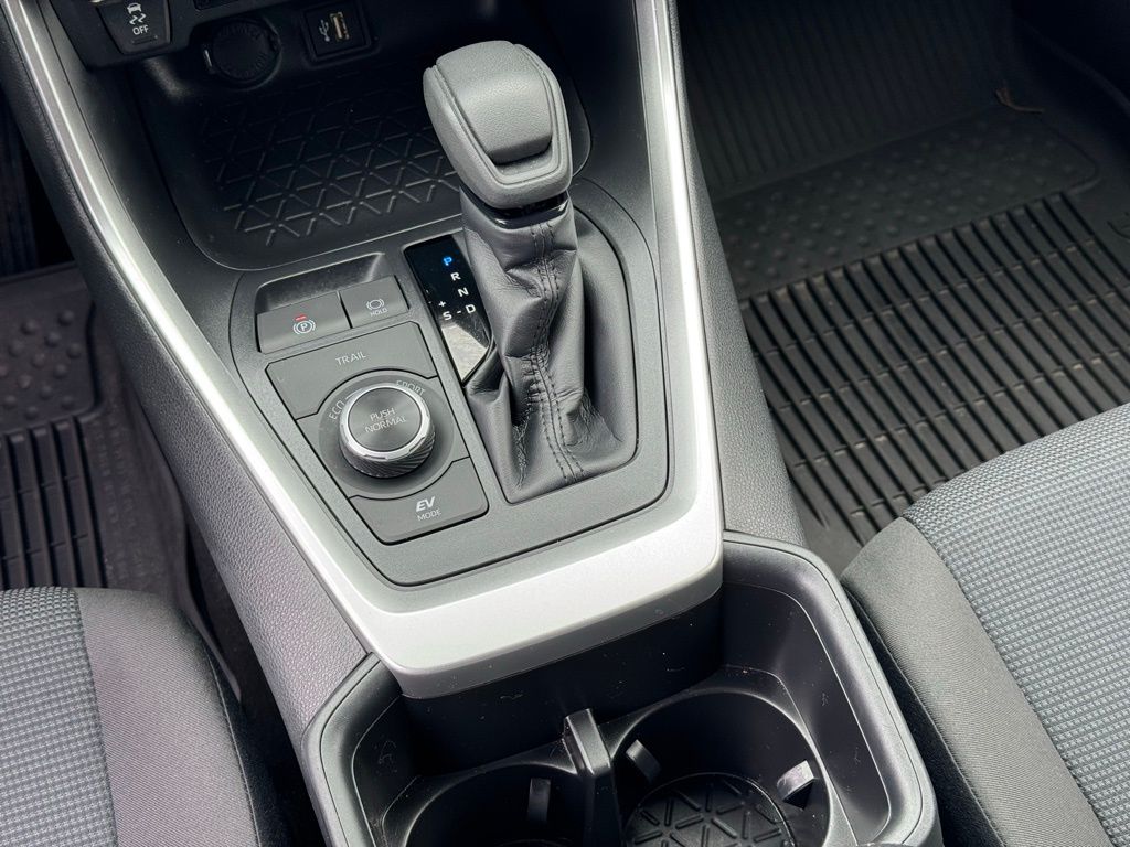 2024 Toyota RAV4 Hybrid LE photo 15