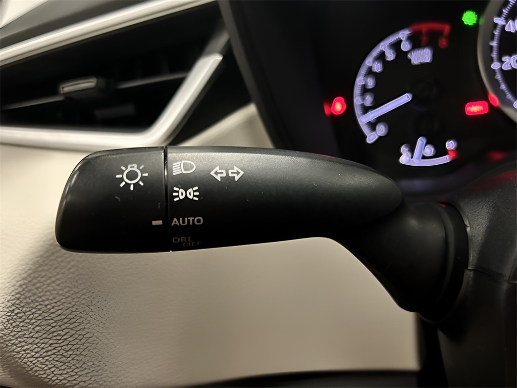 2020 Toyota Corolla LE photo 14