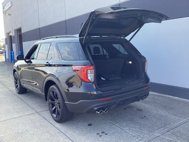 2022 Ford Explorer ST photo 6