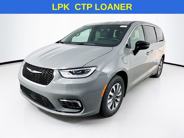 2025 Chrysler Pacifica Hybrid photo 3