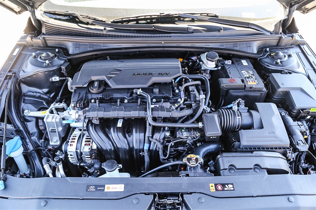 2025 Hyundai Elantra SEL Sport photo 13