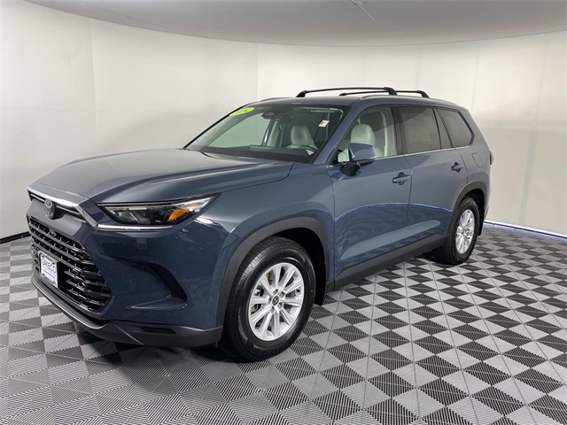 2024 Toyota Grand Highlander XLE photo 3