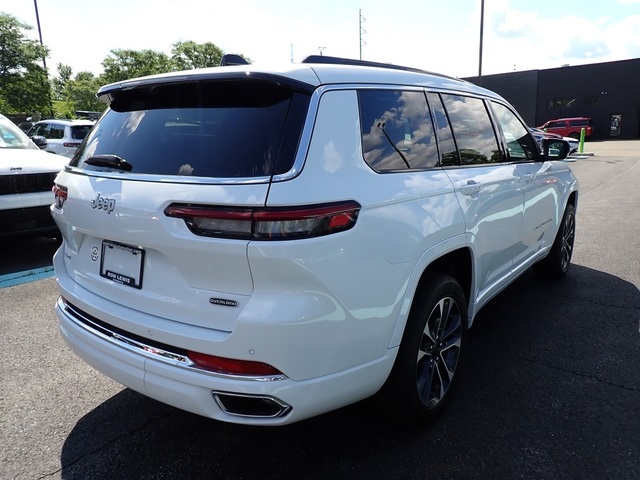 2025 Jeep Grand Cherokee Overland photo 3