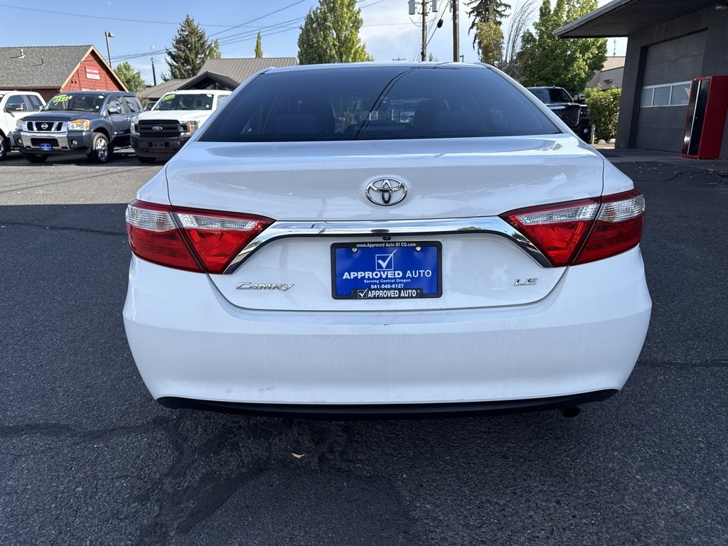 2017 Toyota Camry LE photo 6