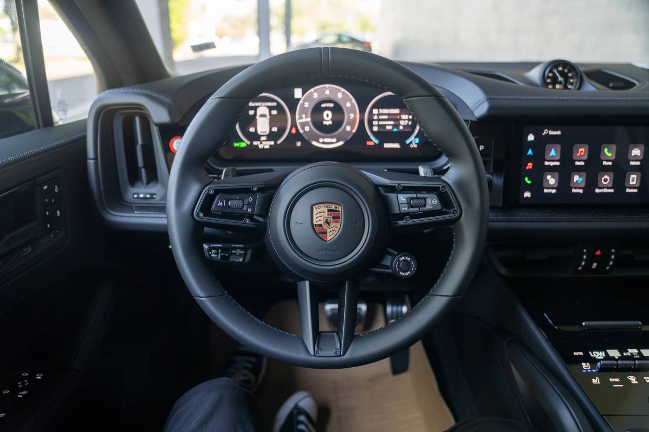 2025 Porsche Cayenne GTS photo 7