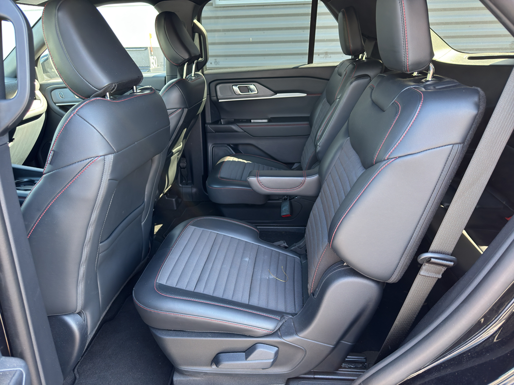 2025 Ford Explorer ST-Line photo 3