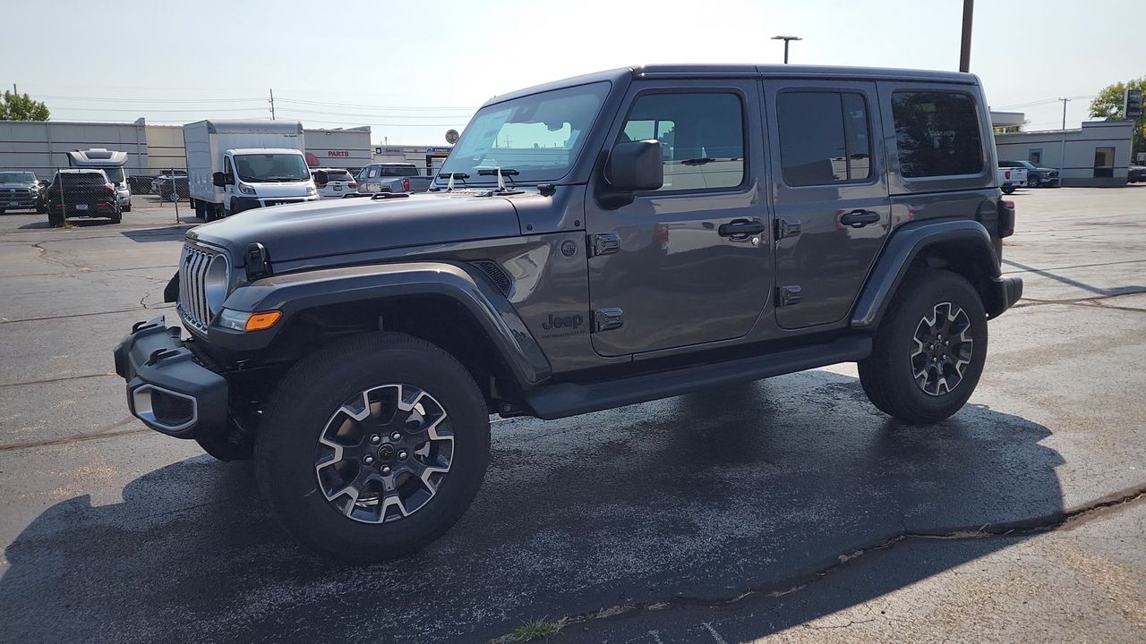 2025 Jeep Wrangler Sahara photo 4