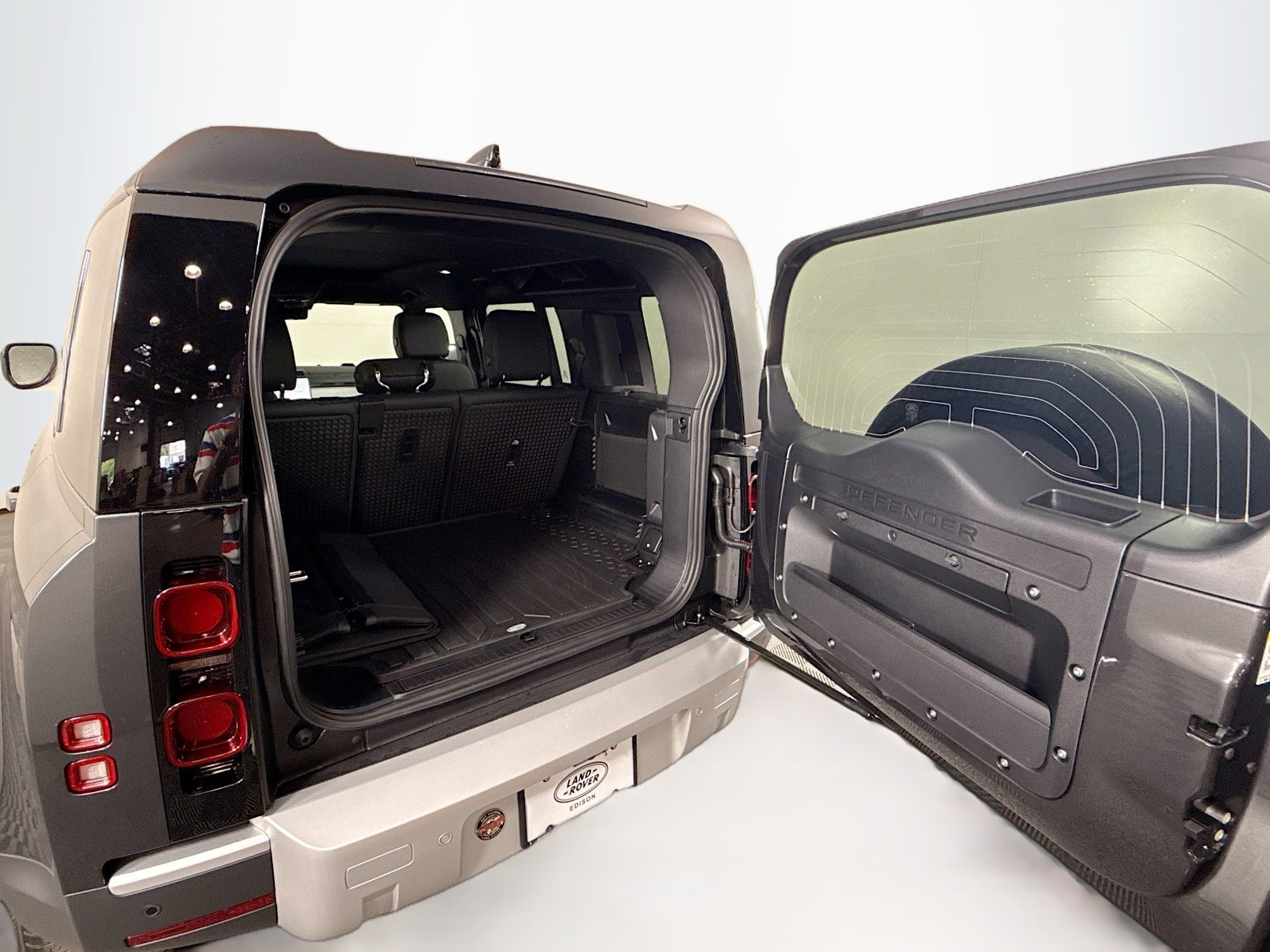 2025 Land Rover Defender 110 S photo 8
