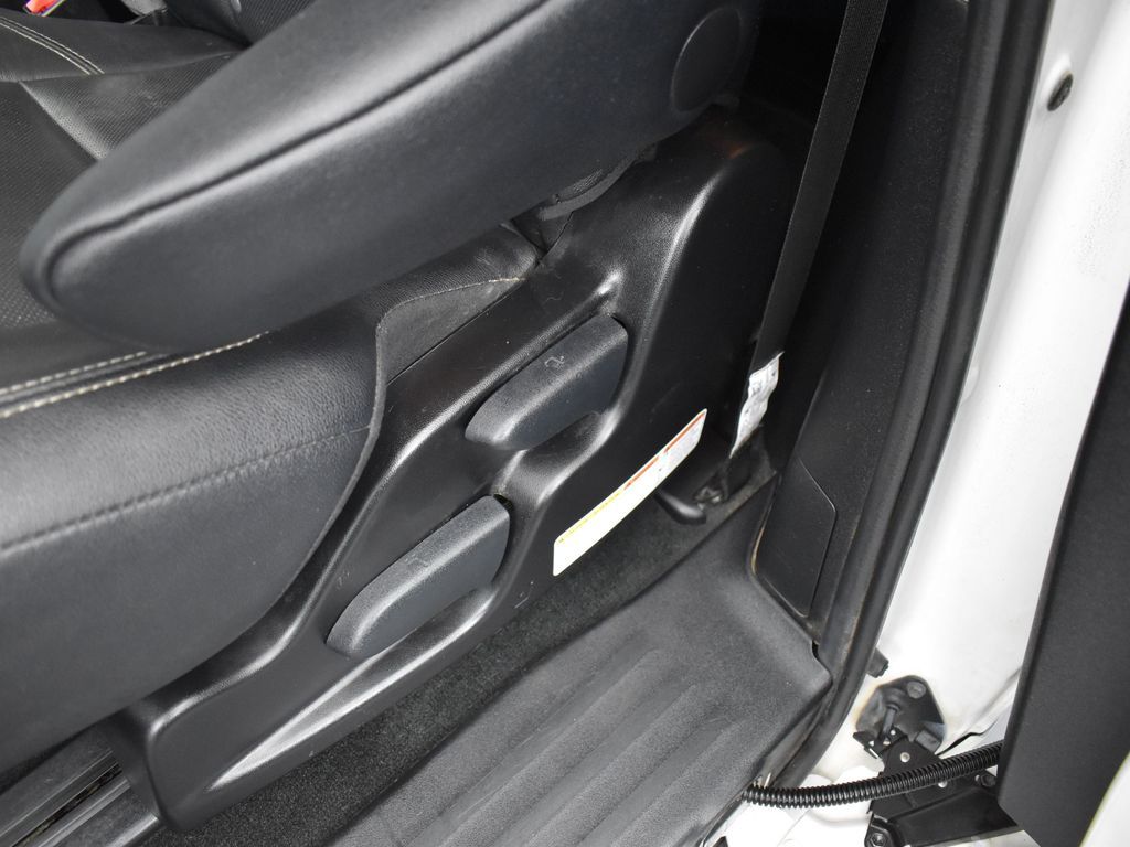 2017 Toyota Sienna SE photo 20