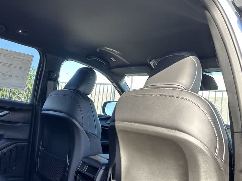 2025 Jeep Grand Cherokee Altitude photo 14