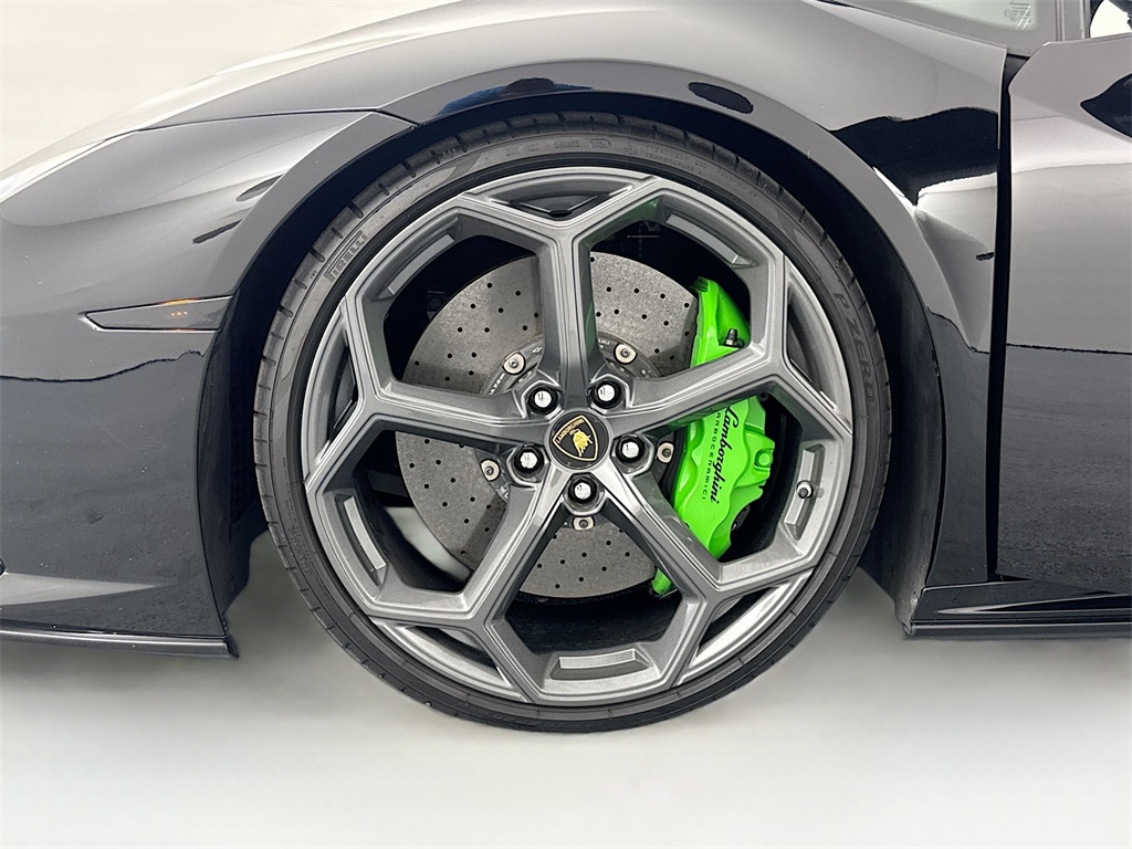 2020 Lamborghini Huracan Evo Base photo 26