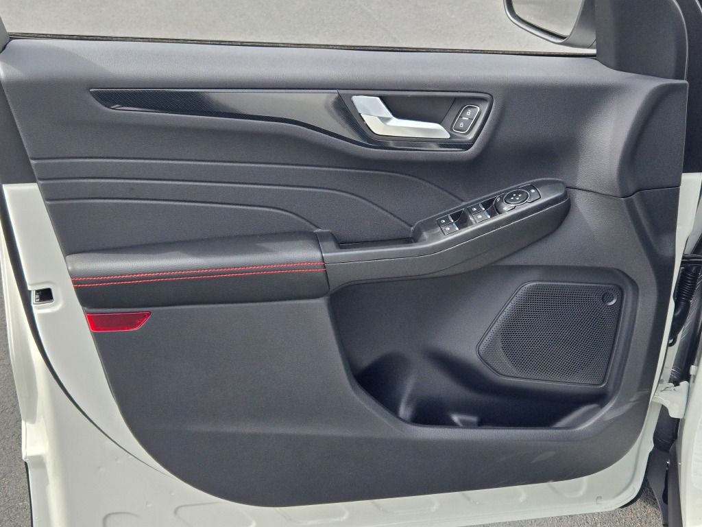 2025 Ford Escape Hybrid ST-Line Select photo 19