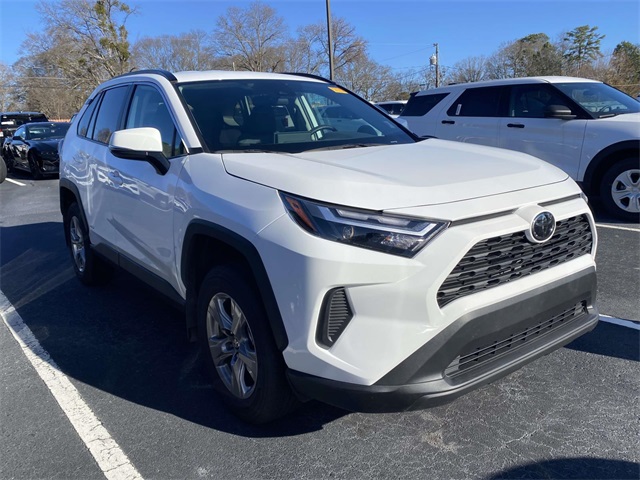 2025 Toyota RAV4 XLE's photo