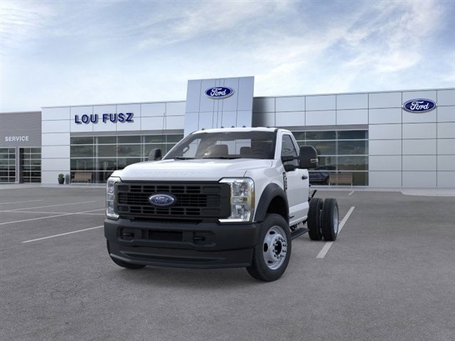 2025 Ford F-550 photo 2