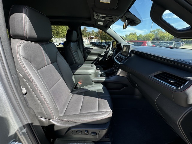 2024 Chevrolet Suburban RST photo 13
