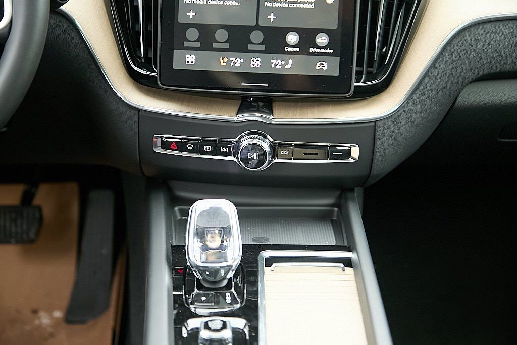 2026 VOLVO XC60 - Image 27